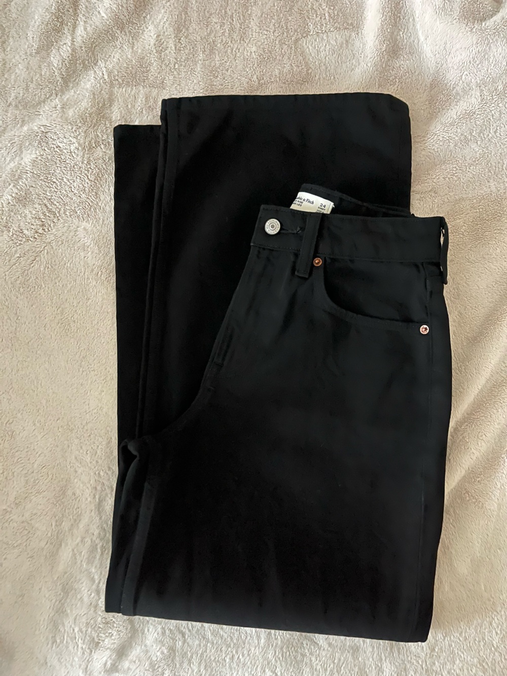 Abercrombie & Fitch Women’s Wide Leg Jean